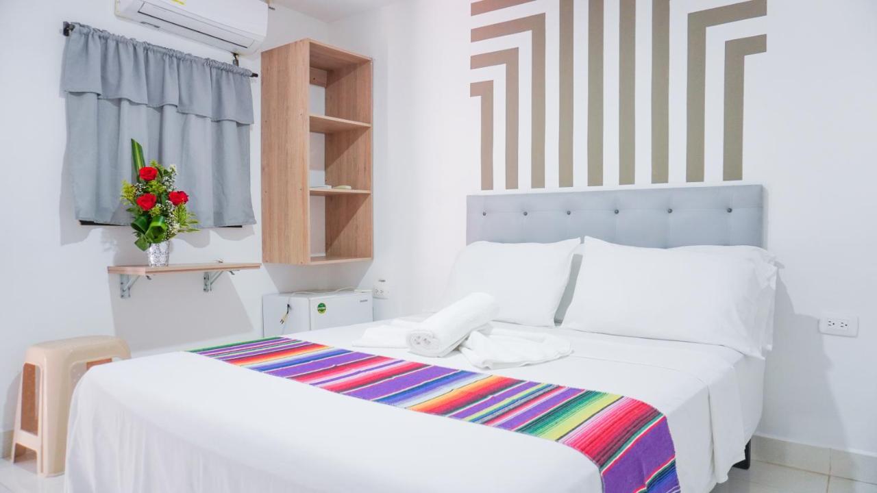 Hotel Playa Divina Ковеньяс Экстерьер фото