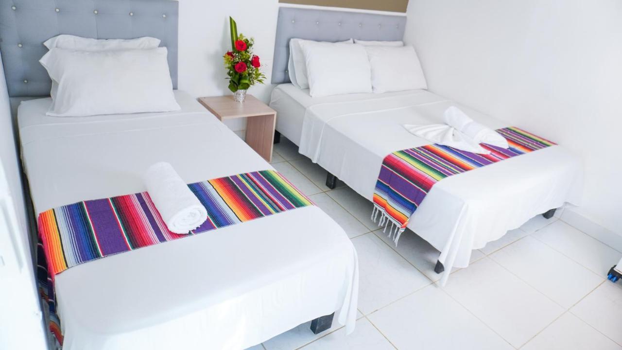 Hotel Playa Divina Ковеньяс Экстерьер фото