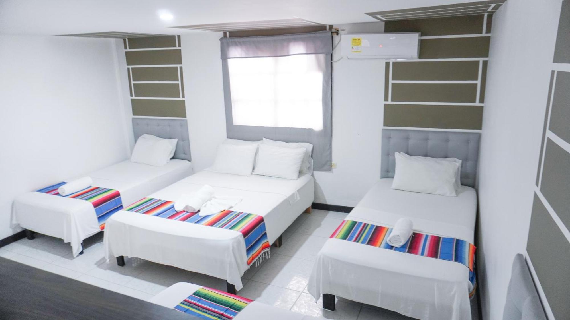 Hotel Playa Divina Ковеньяс Экстерьер фото