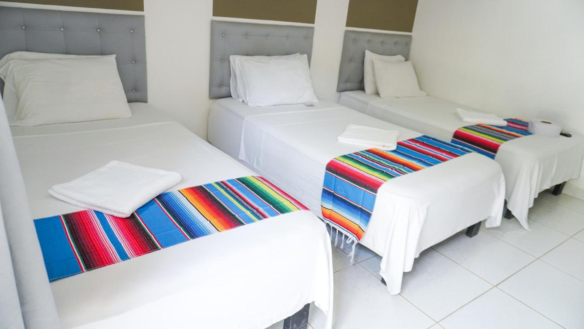 Hotel Playa Divina Ковеньяс Экстерьер фото