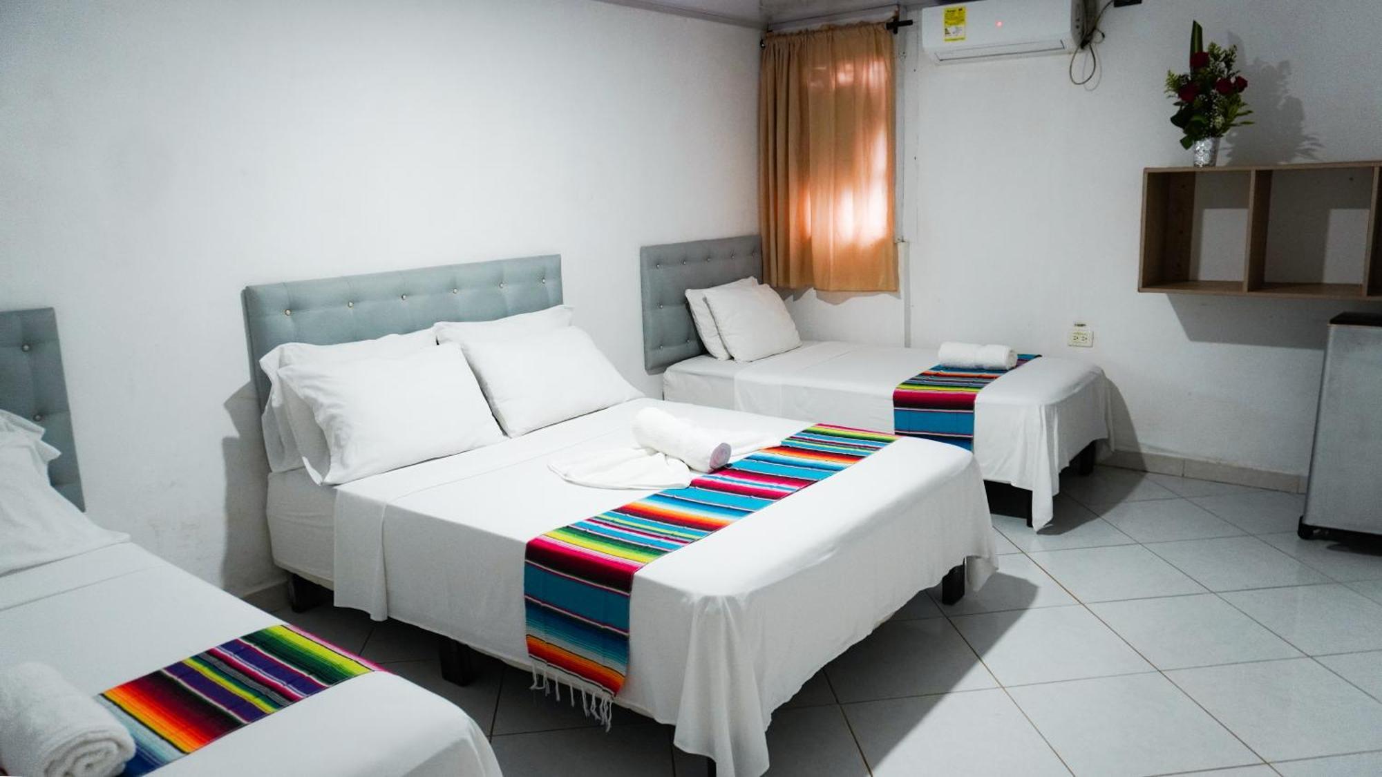 Hotel Playa Divina Ковеньяс Экстерьер фото