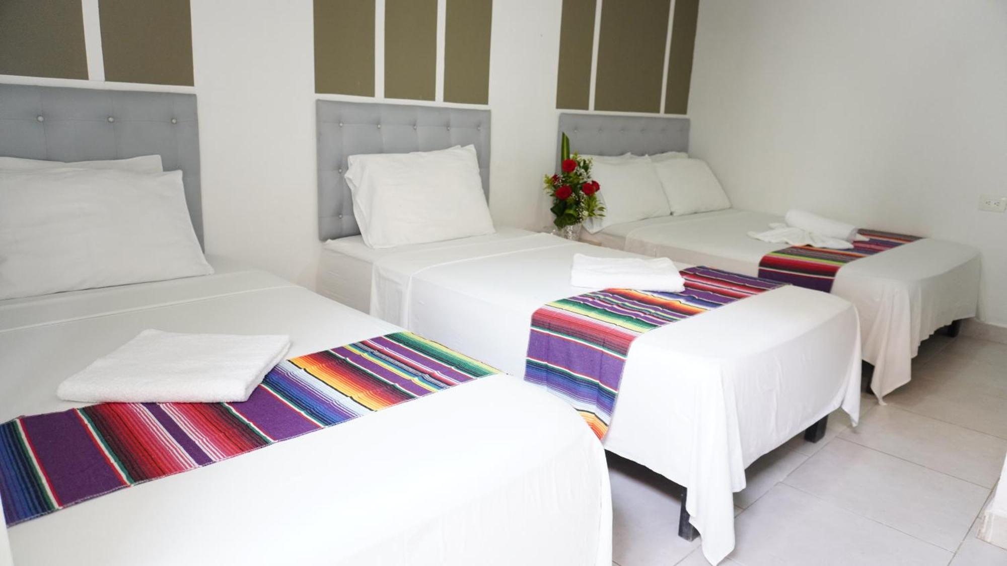 Hotel Playa Divina Ковеньяс Экстерьер фото