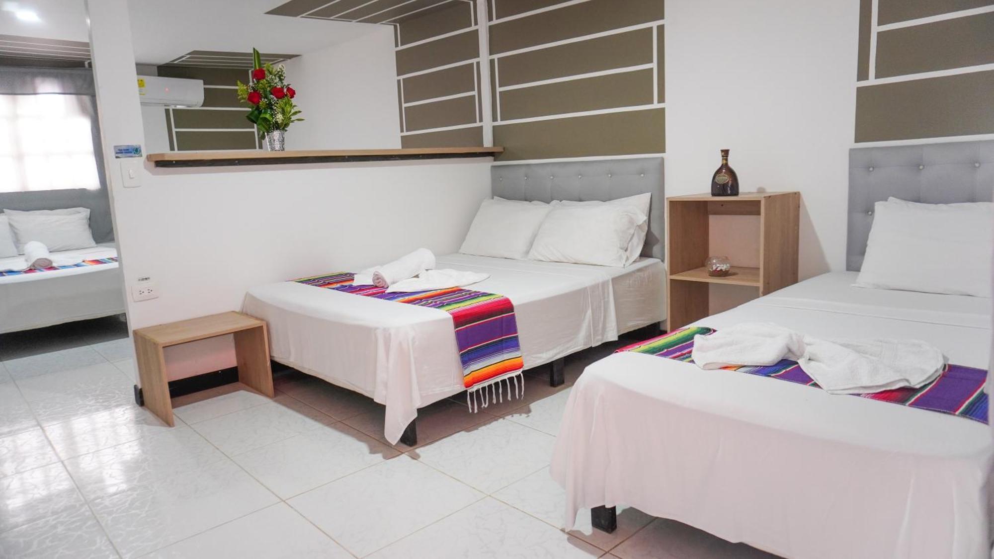 Hotel Playa Divina Ковеньяс Экстерьер фото