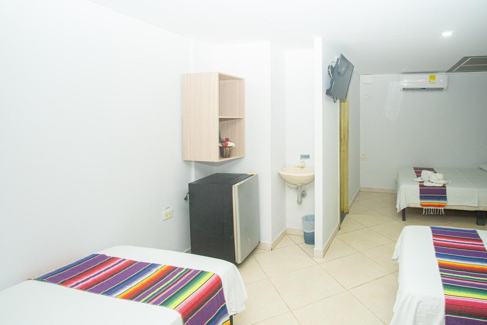 Hotel Playa Divina Ковеньяс Экстерьер фото