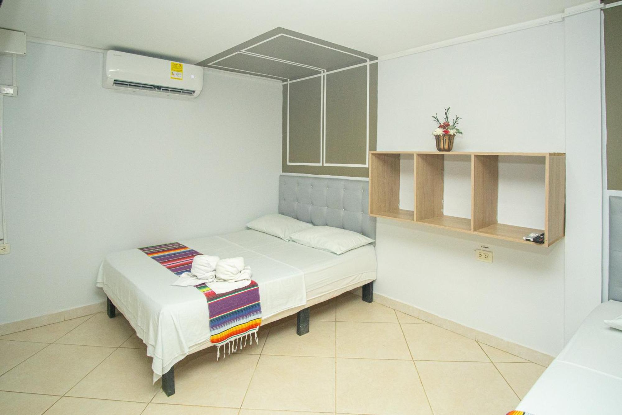Hotel Playa Divina Ковеньяс Экстерьер фото