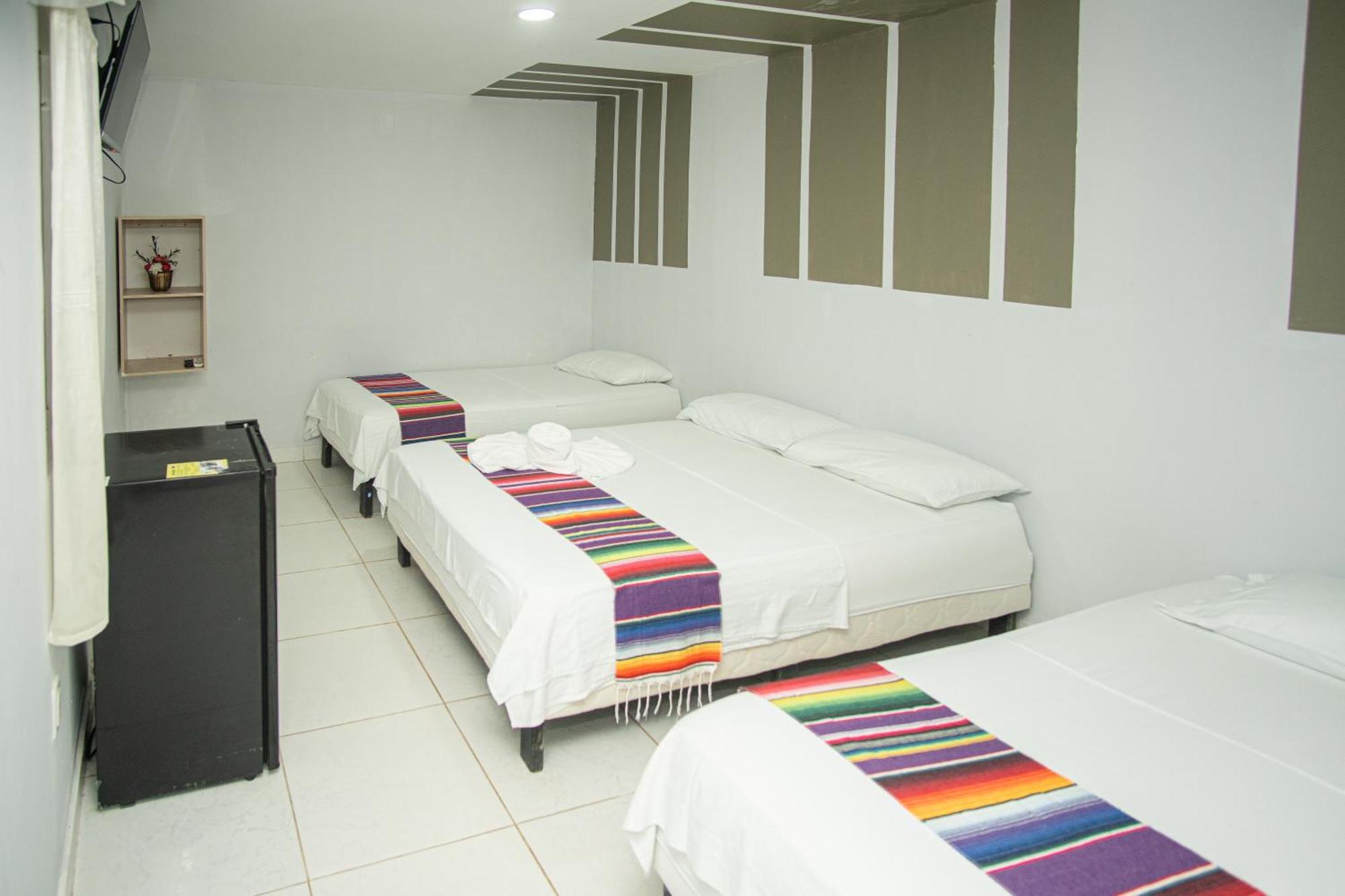 Hotel Playa Divina Ковеньяс Экстерьер фото