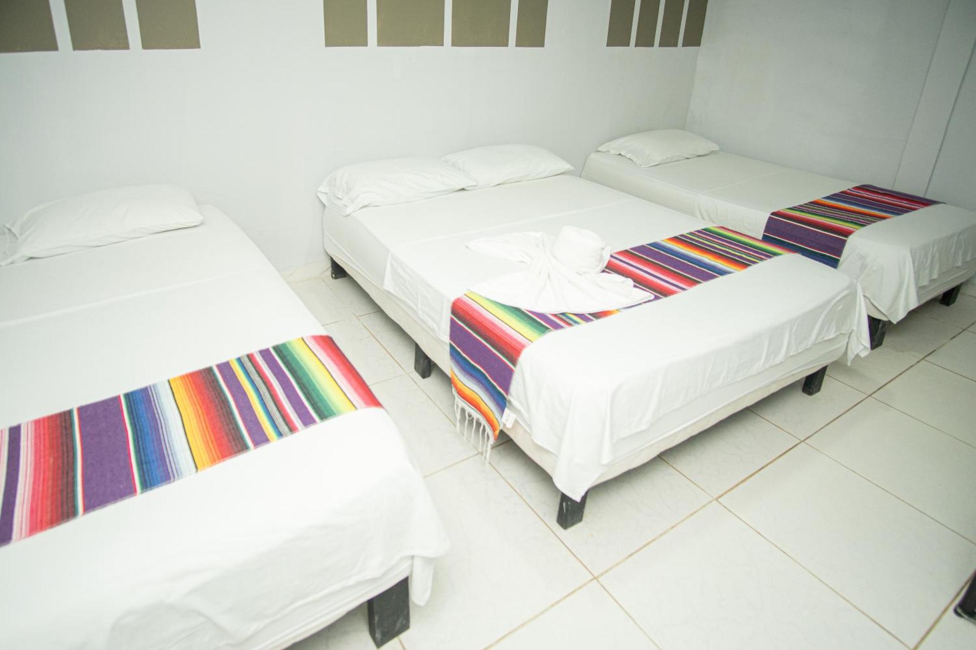 Hotel Playa Divina Ковеньяс Экстерьер фото