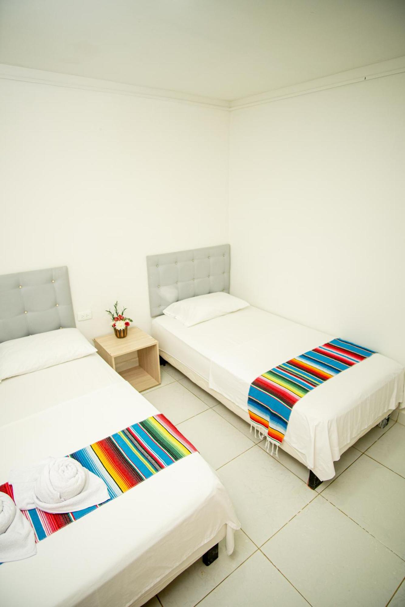 Hotel Playa Divina Ковеньяс Экстерьер фото