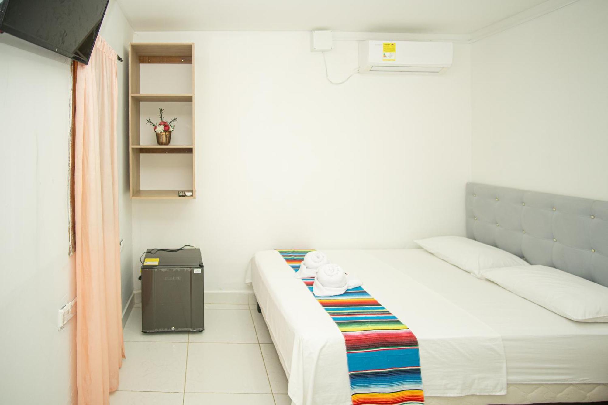 Hotel Playa Divina Ковеньяс Экстерьер фото