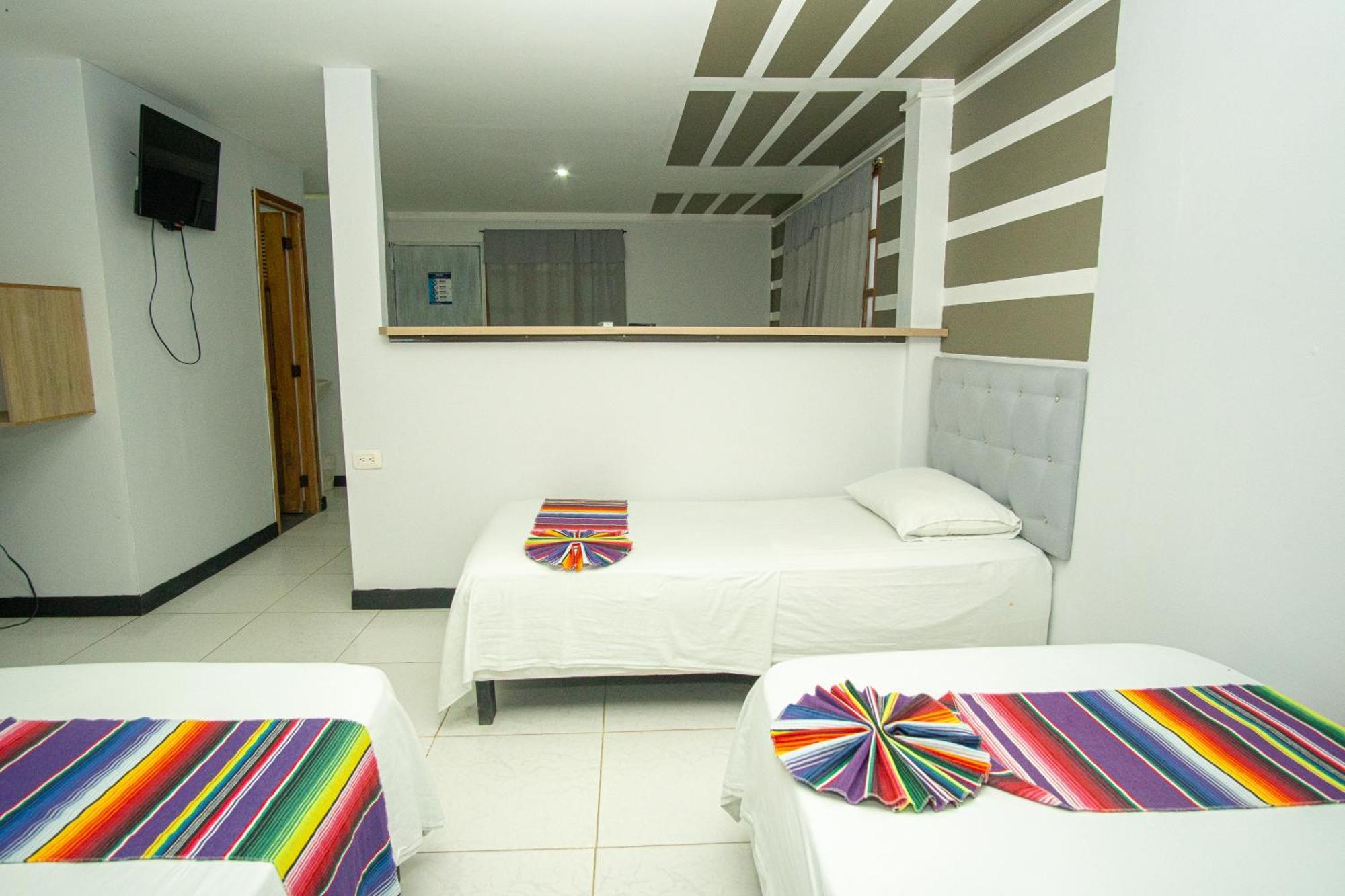 Hotel Playa Divina Ковеньяс Экстерьер фото