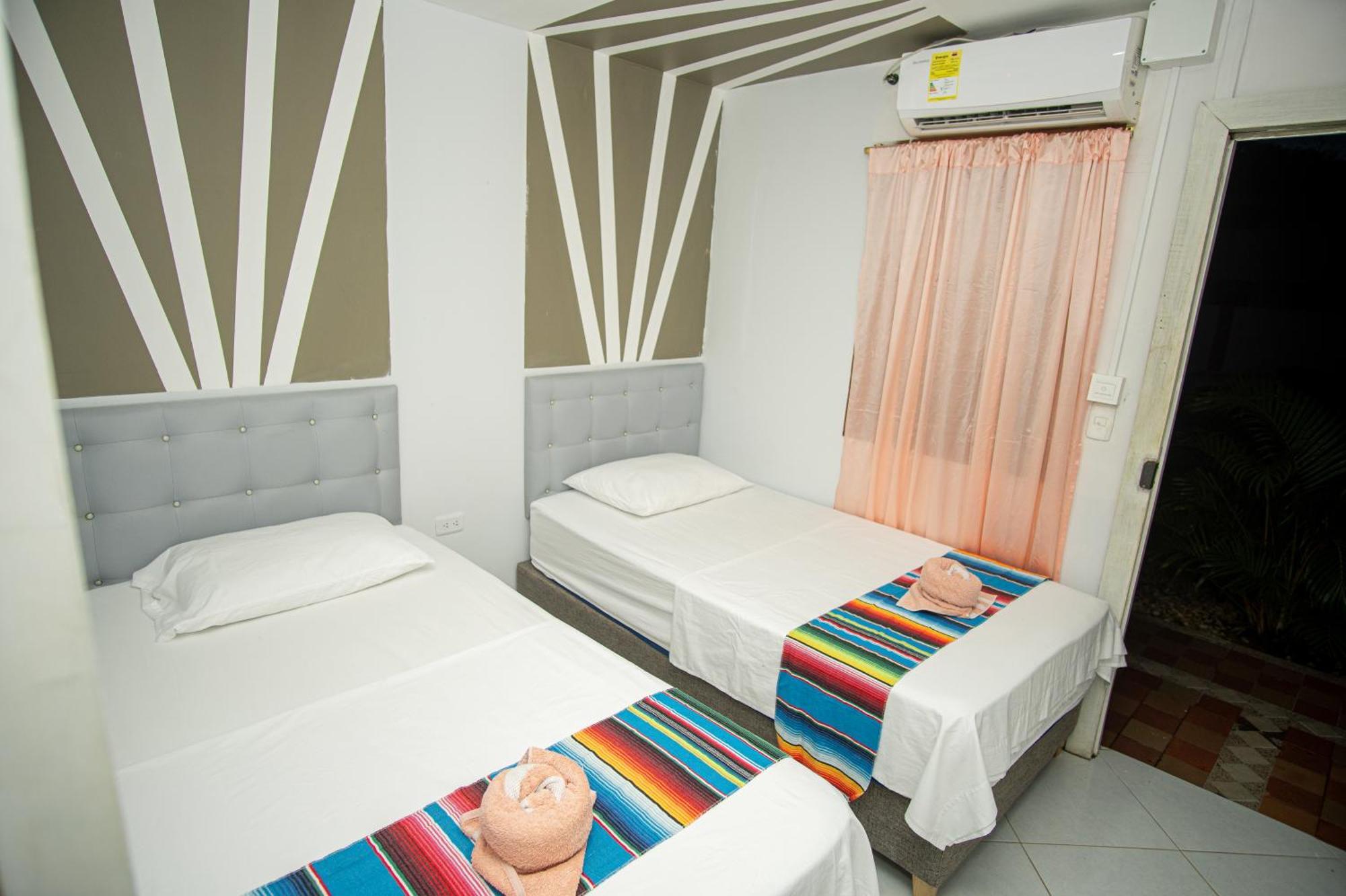 Hotel Playa Divina Ковеньяс Экстерьер фото