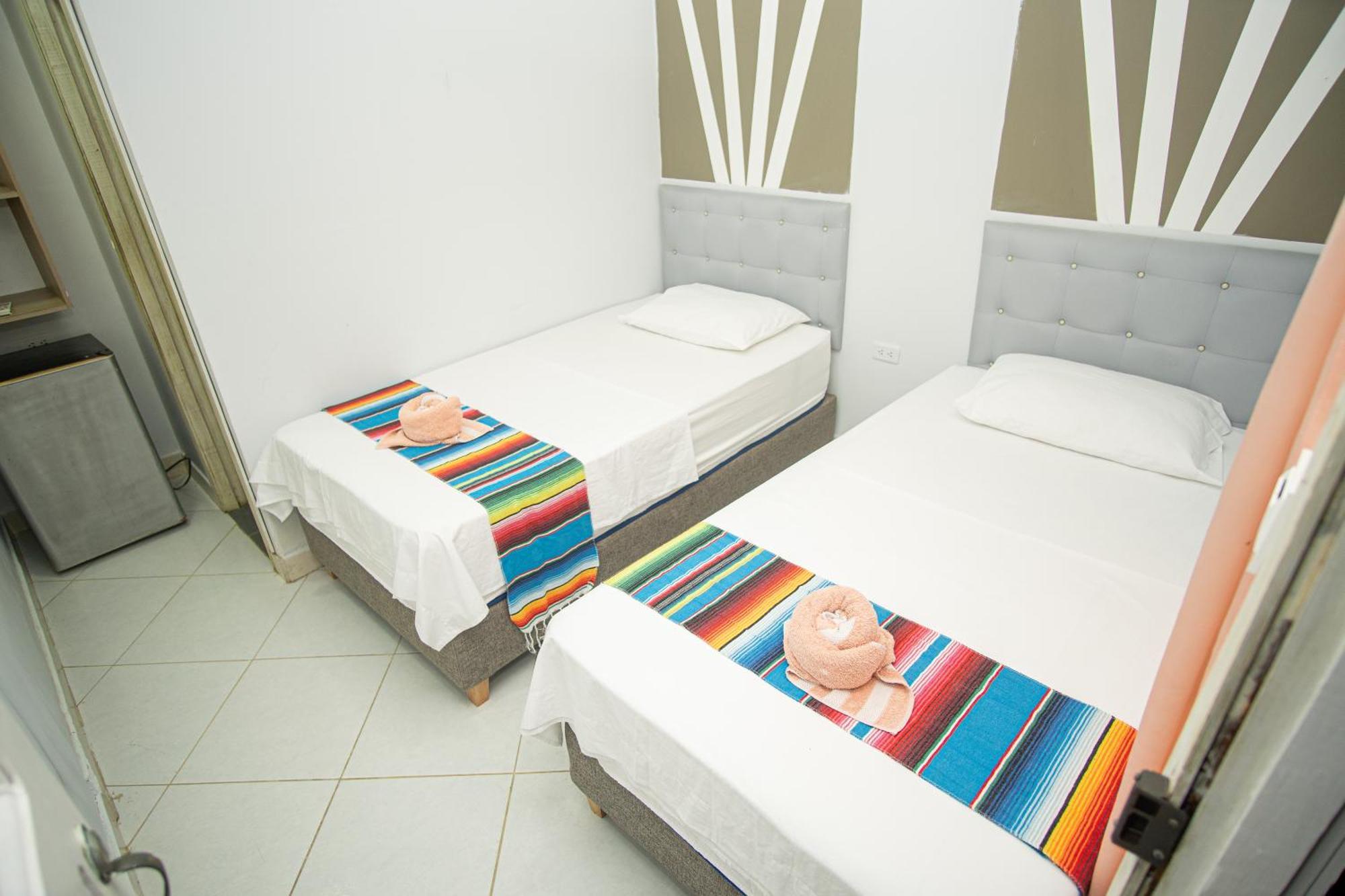 Hotel Playa Divina Ковеньяс Экстерьер фото