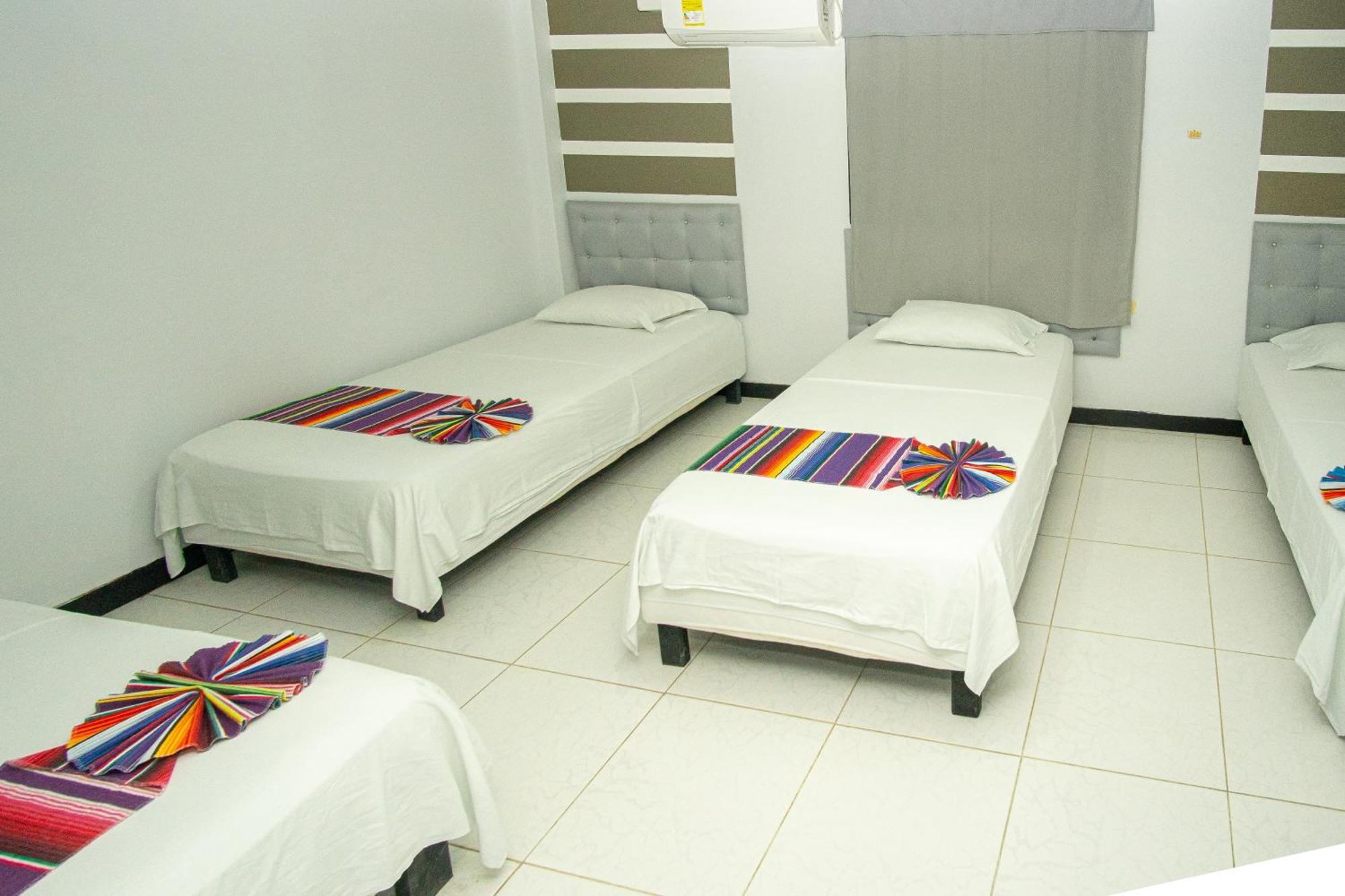 Hotel Playa Divina Ковеньяс Экстерьер фото