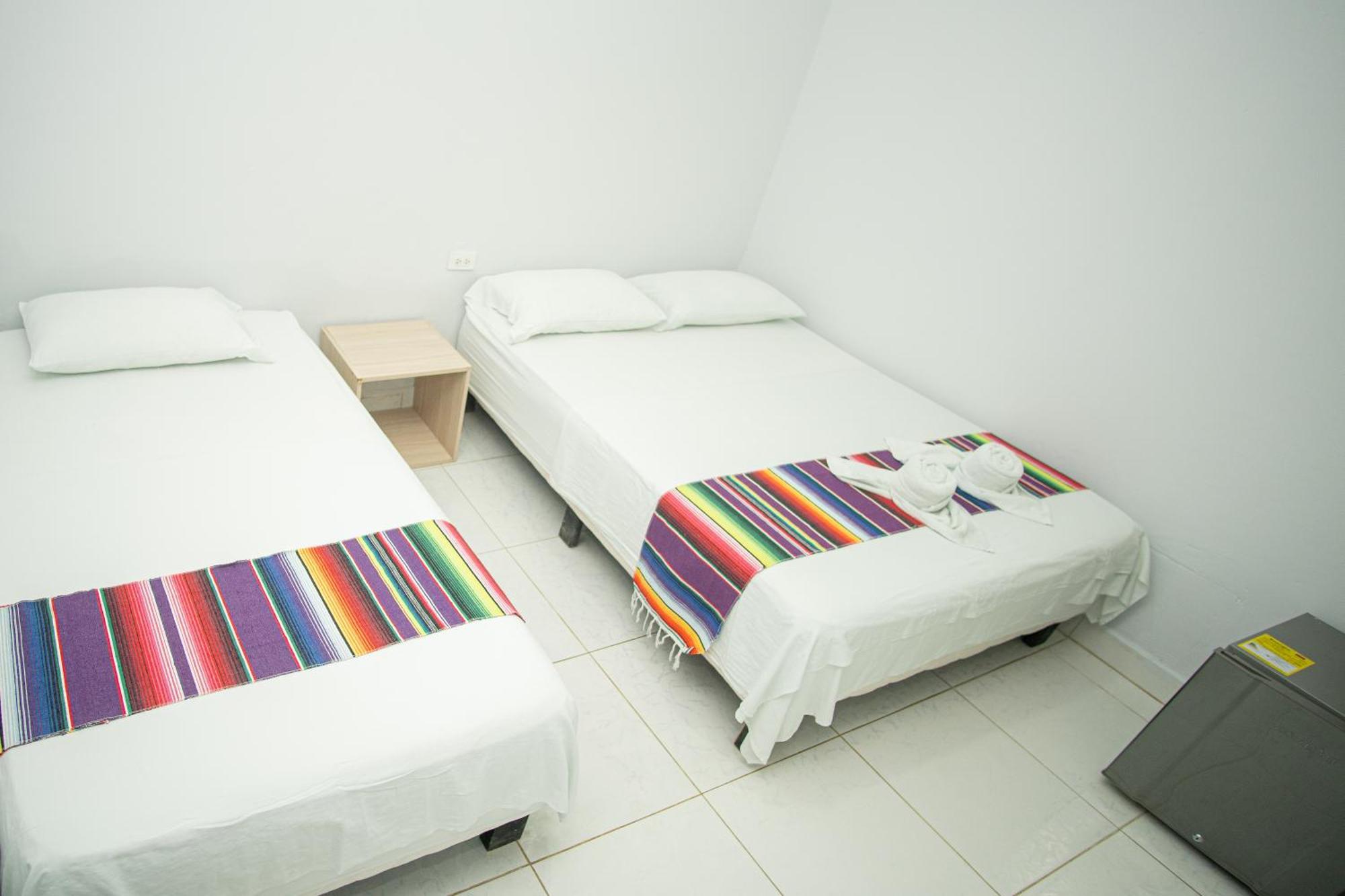 Hotel Playa Divina Ковеньяс Экстерьер фото