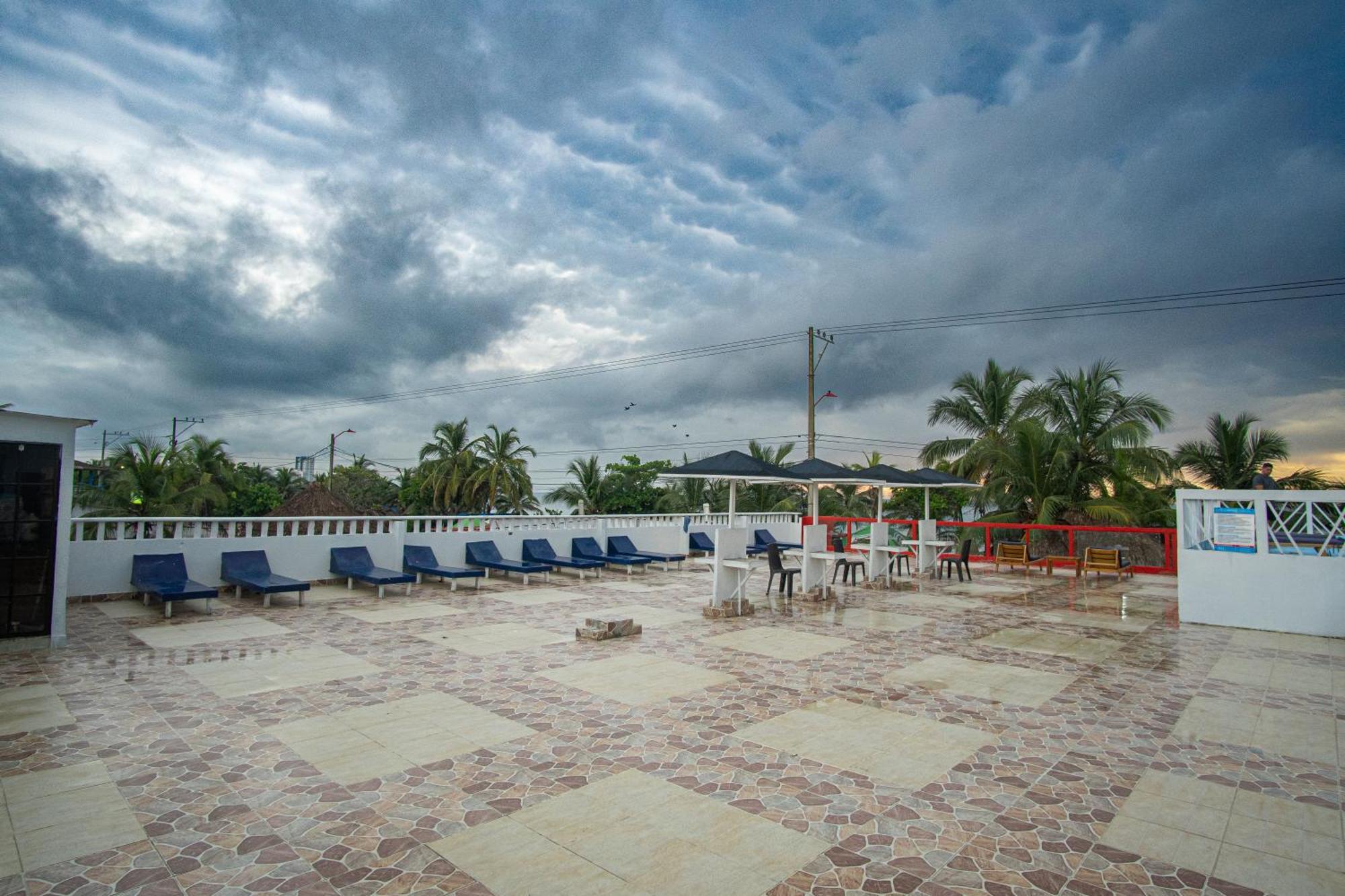 Hotel Playa Divina Ковеньяс Экстерьер фото