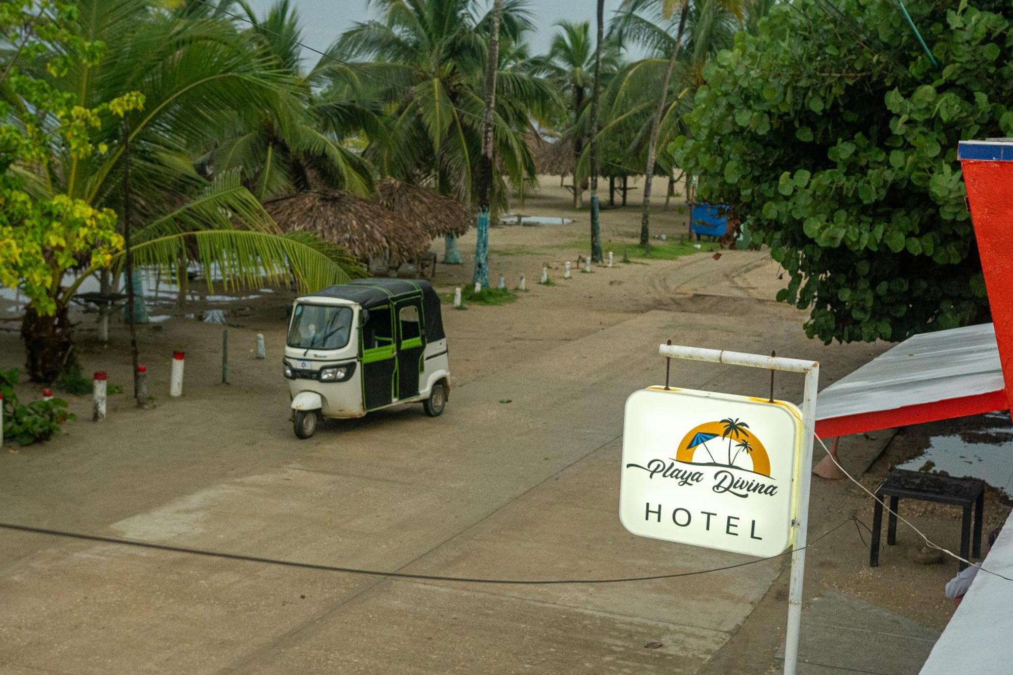 Hotel Playa Divina Ковеньяс Экстерьер фото