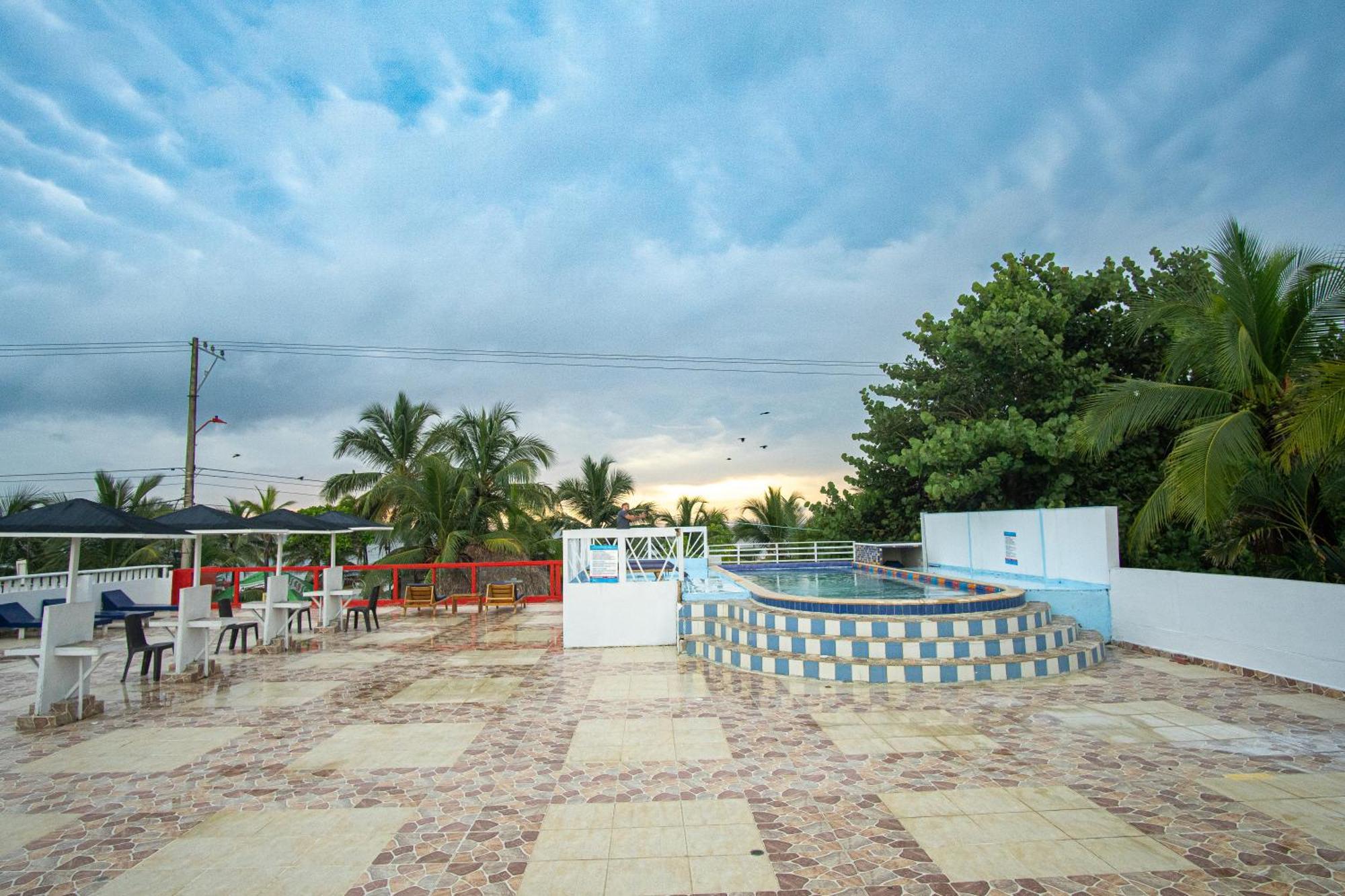 Hotel Playa Divina Ковеньяс Экстерьер фото