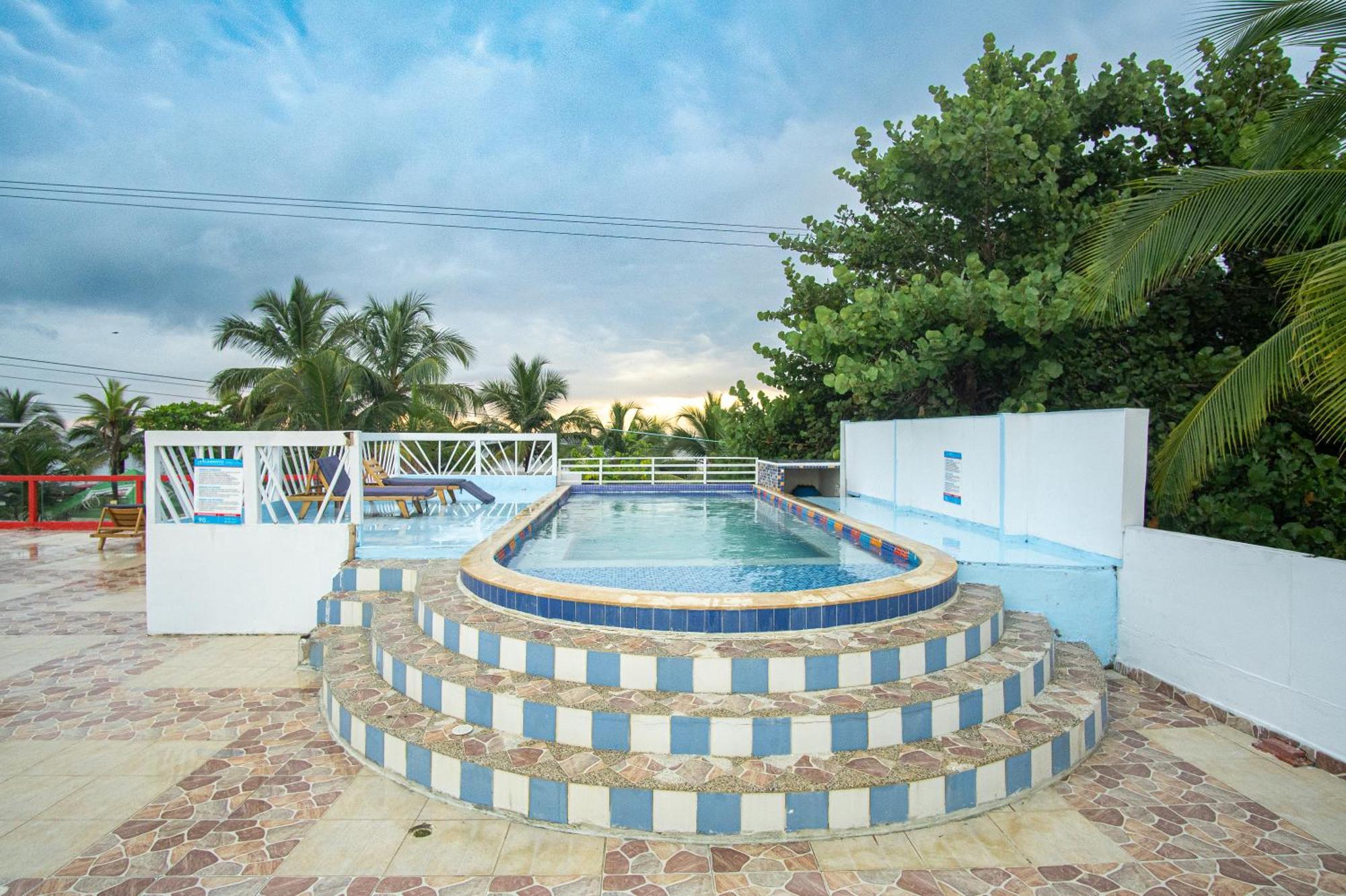 Hotel Playa Divina Ковеньяс Экстерьер фото